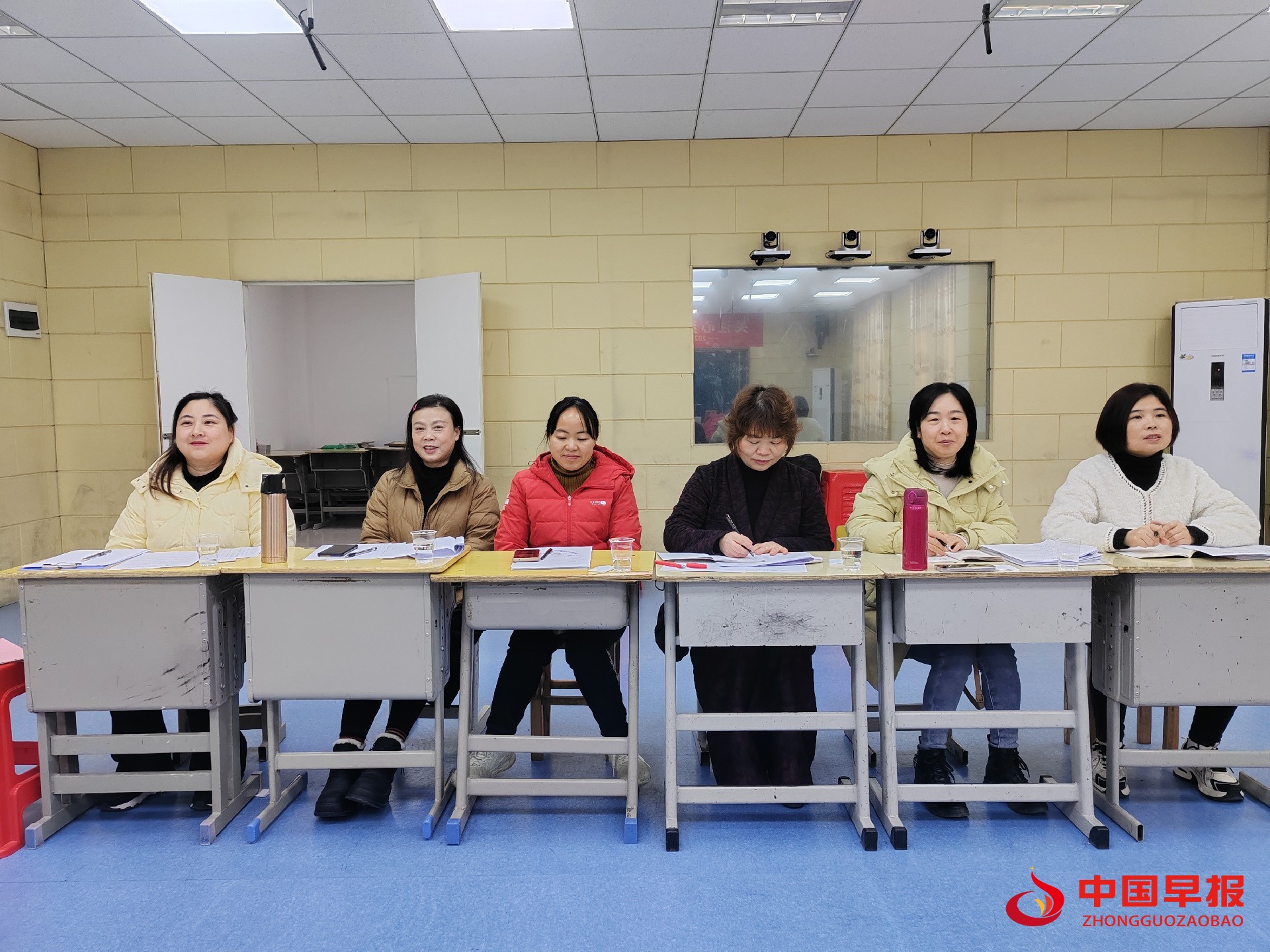 1735440199906353.jpg 评委2.jpg