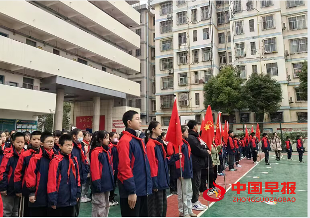 1739927877122807.png 1升旗.png