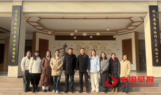 1740544242928546.png 7合影.png