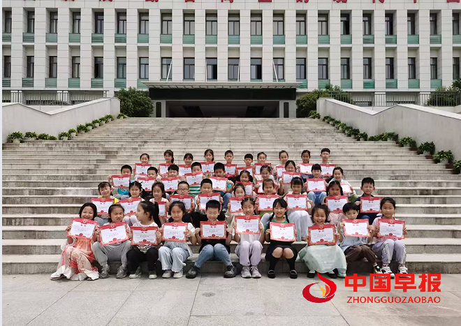 1746077363115134.png 7获奖学生.png