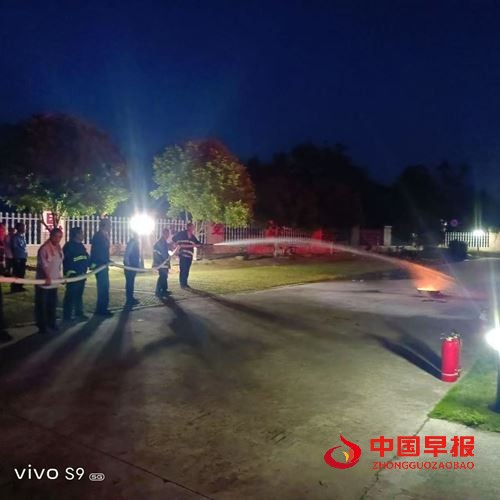 秭归县沙镇溪镇福利院：消防演练砺精兵  筑牢安全“防火墙”(图5)