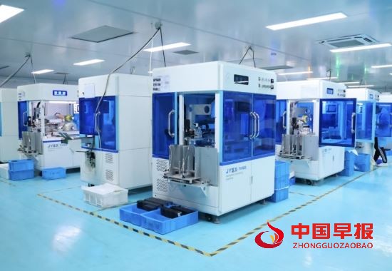 一片好膜供全球——全国劳动模范、江华手机膜“女王”李洪梅的奋斗故事(图1)