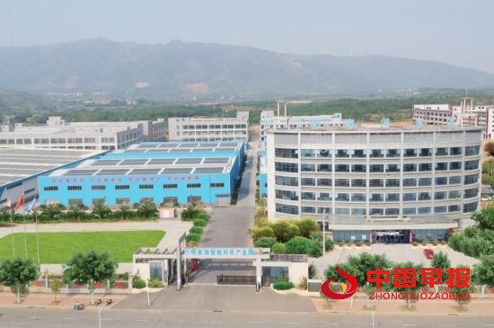 一片好膜供全球——全国劳动模范、江华手机膜“女王”李洪梅的奋斗故事(图2)