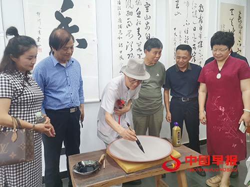 江苏宜兴陶润云水蒋立峰书法作品展暨蒋立峰书法紫砂创作基地揭牌(图3)