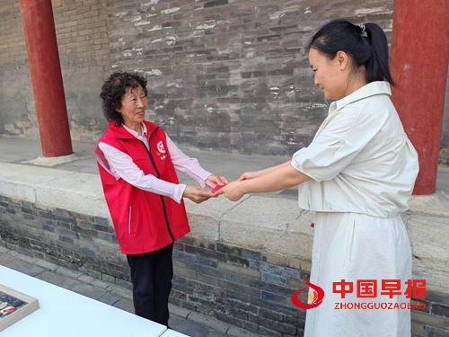 传承红色基因 献礼党的生日——内蒙古鸿德文理学院经管系联合多家单位开展主题党日活动(图2)