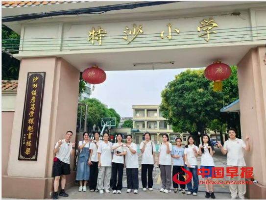 1754627439185424.png 2老师合影.png