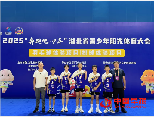 1755650502144180.png 3合影.png