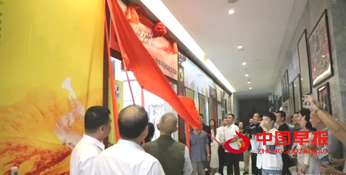 湖北：“遍地英雄”闪耀英雄城——纪念抗战胜利80周年平安红色文献展武汉启幕活动侧记(图5)