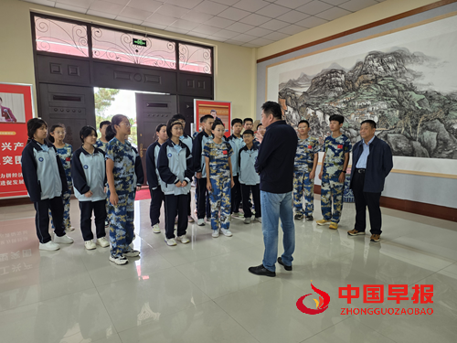 枣庄市二十九中到瑞琴艺术馆开展研学活动(图2) 枣庄市二十九中到瑞琴艺术馆开展研学活动(图2)