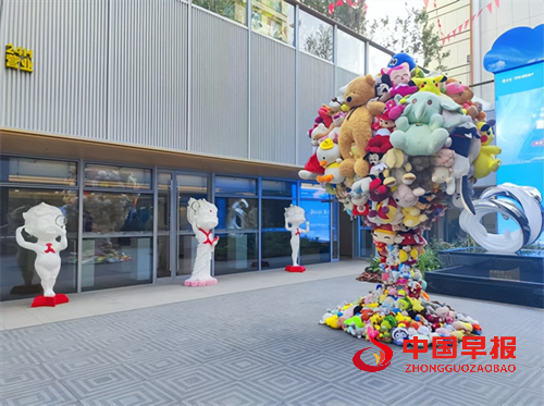 向上·向上雕塑展宋庄启幕 吴梁焰“红领少年”解码符号与生命力量(图4) 向上·向上雕塑展宋庄启幕 吴梁焰“红领少年”解码符号与生命力量(图4)