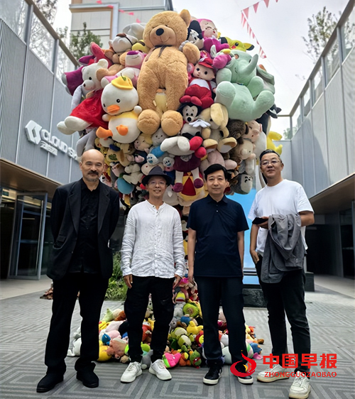 向上·向上雕塑展宋庄启幕 吴梁焰“红领少年”解码符号与生命力量(图5) 向上·向上雕塑展宋庄启幕 吴梁焰“红领少年”解码符号与生命力量(图5)