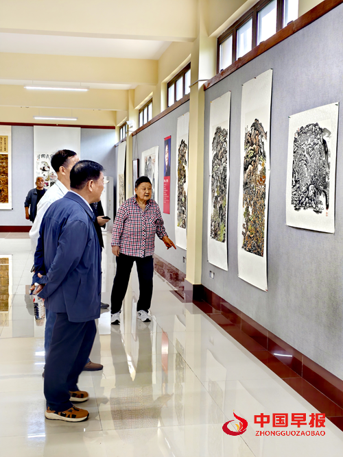 枣庄市人大办公室离退休第一党支部开展“铭记抗战历史、汲取奋进力量”主题党日(图2) 枣庄市人大办公室离退休第一党支部开展“铭记抗战历史、汲取奋进力量”主题党日(图2)