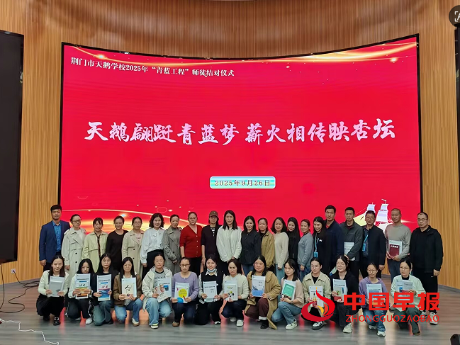 1759391592518819.png 7合影.png