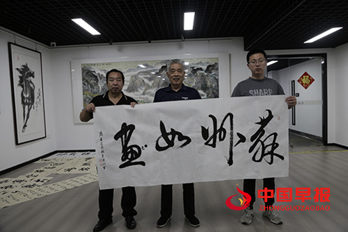 他从农民雕刻匠成长为企业家与知名书画家——专访江苏省苏州吴江知名花鸟画家沈胜利 (图3) 他从农民雕刻匠成长为企业家与知名书画家——专访江苏省苏州吴江知名花鸟画家沈胜利 (图3)