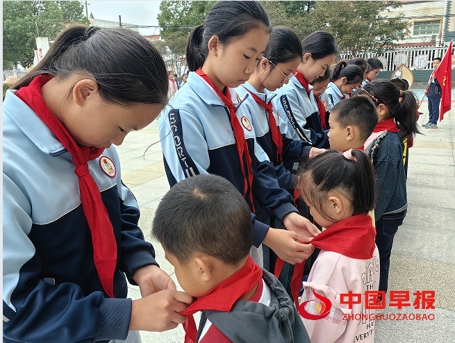 1760170935423436.png 3佩戴领巾.png