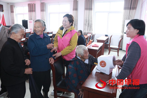 驻村工作队联动公益力量 90 罐爱心奶粉情暖双桠村老人(图4) 驻村工作队联动公益力量 90 罐爱心奶粉情暖双桠村老人(图4)