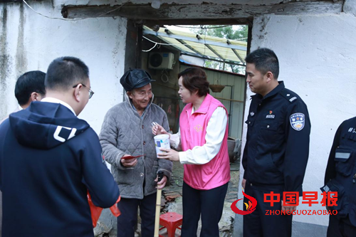 驻村工作队联动公益力量 90 罐爱心奶粉情暖双桠村老人(图6) 驻村工作队联动公益力量 90 罐爱心奶粉情暖双桠村老人(图6)