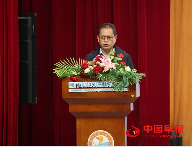 1761104255158409.png 5陈峰校长(掇刀小学).png