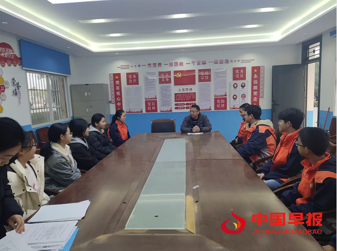 1765511449101457.png 1学生座谈.png